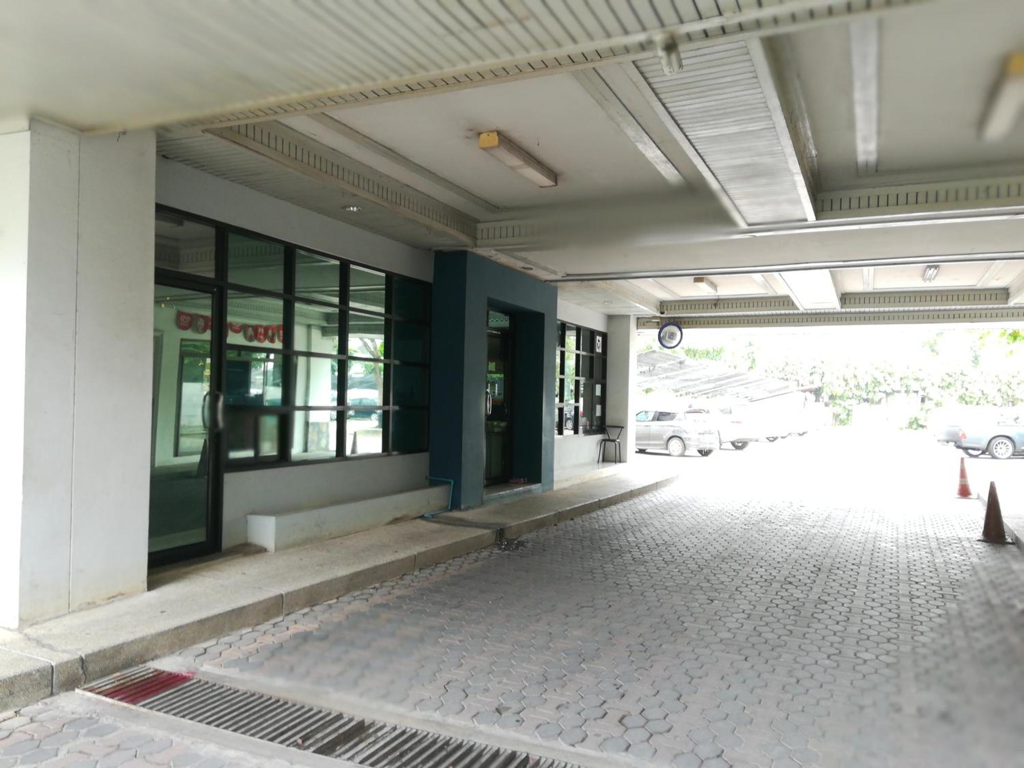 Komol Residence Bangkok Exterior photo